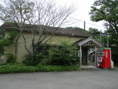1970s wood house, 15-min walk to station, Ehime