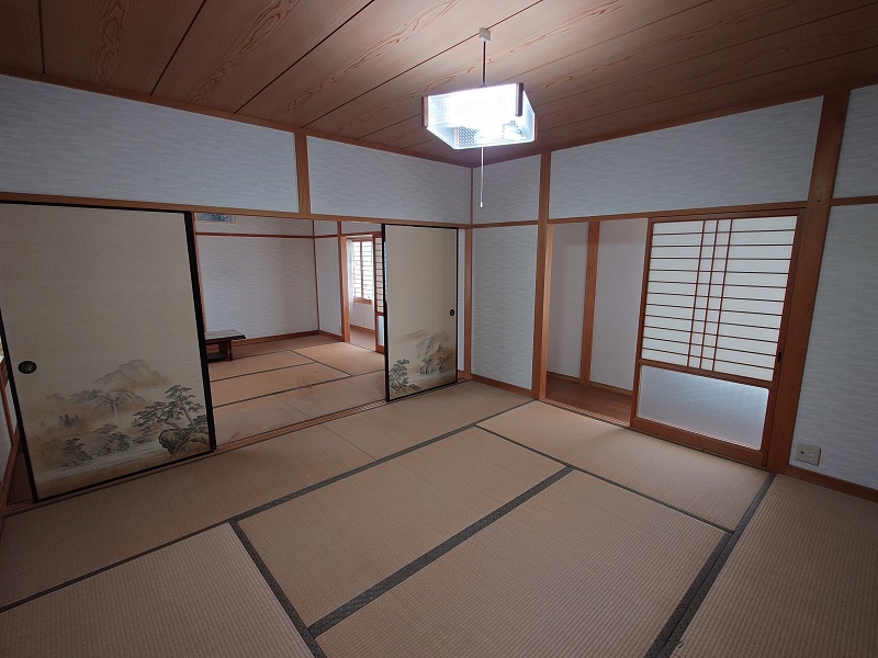 1980s wood house, 2-min walk to station, Tottori