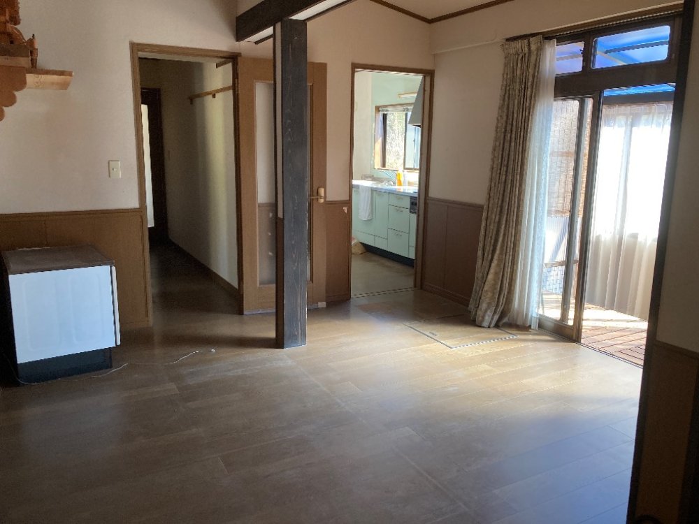 Distinctive Japanese room! Excellent sunlight.