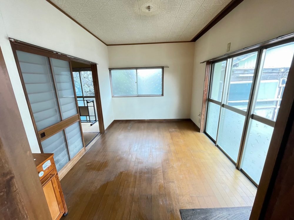 1970s wood house, 17-min walk to station, Shizuoka