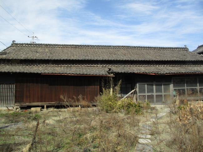 1920s wood house on a large plot in Okayama