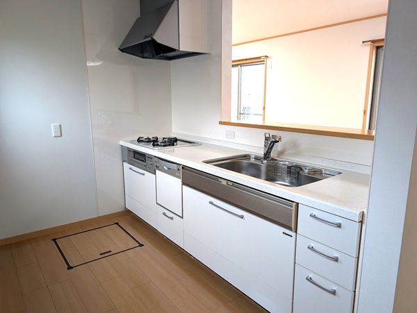2000s wood house, 14-min walk to station, Hyogo