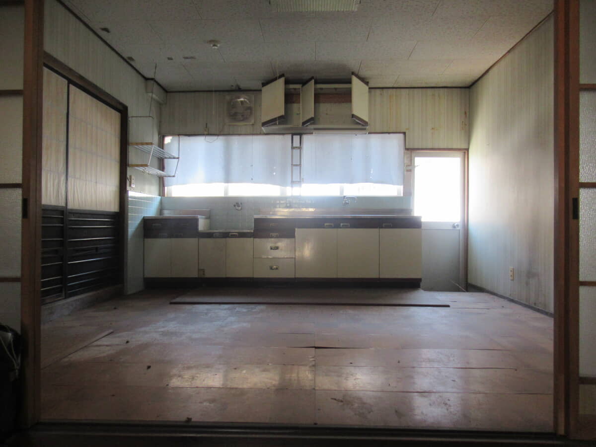 Wood house on a large plot in Hiroshima