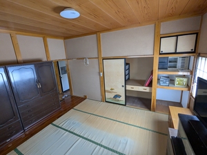 1980s wood house on a large plot in Yamagata