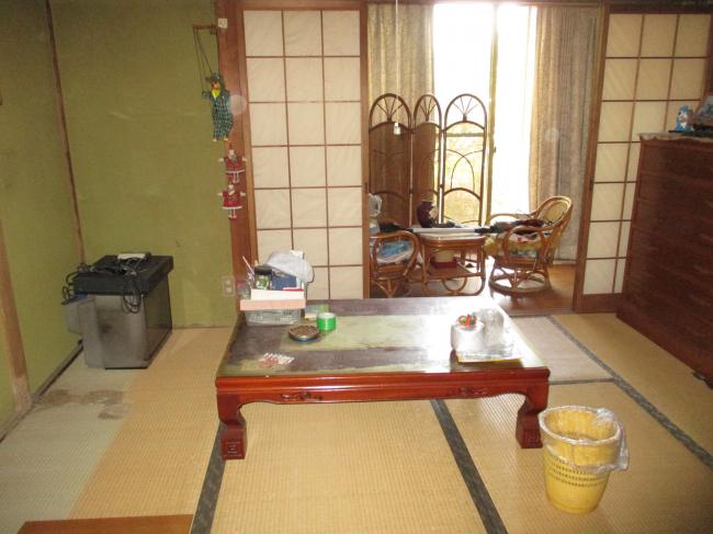 1980s wood house, 17-min walk to station, Okayama