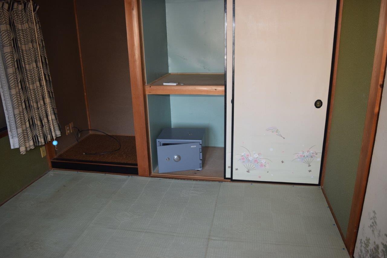1980s wood house in Kochi