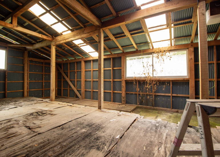 1970s wood house on a large plot in Matsusaka Kahada