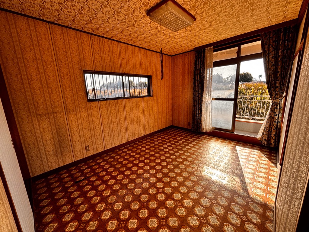 1980s wood house near the coast in Nishimochida, Aira