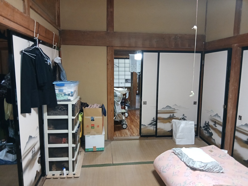1940s wood house on a large plot in Iwate
