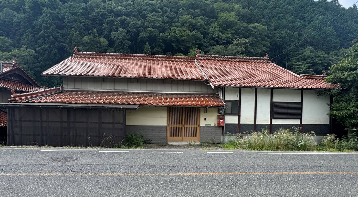 1990s wood house in Hiroshima