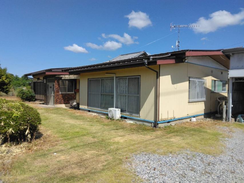 1970s wood house on a large plot in Tochigi