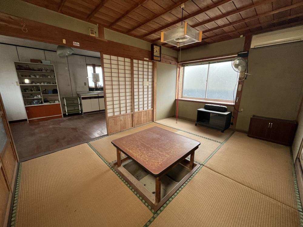 1960s wood house on a large plot in Kanoya, Kagoshima