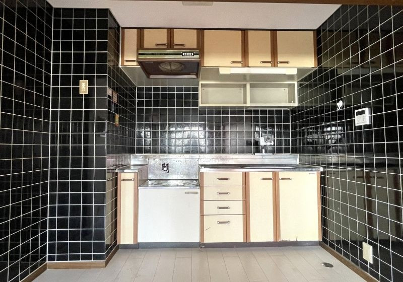 1980s concrete house, 7-min walk to station, Miyagi