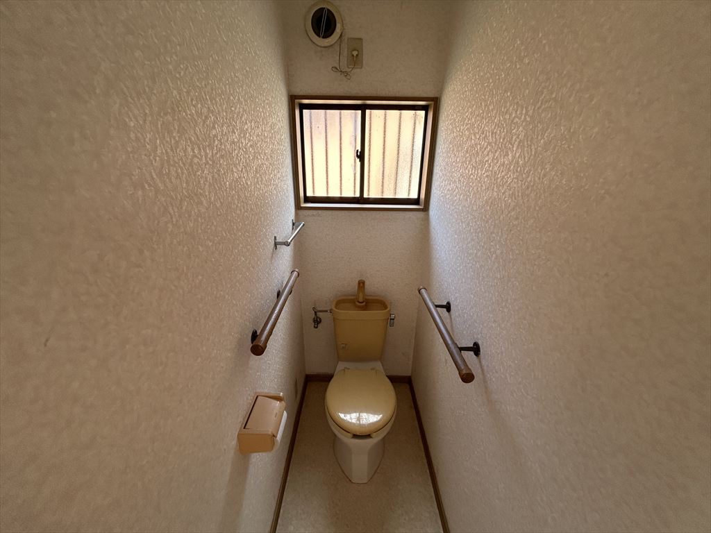 1990s wood house, 15-min walk to station, Mie