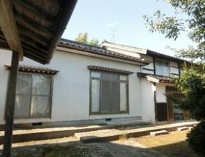 1930s wood house with storehouses in Niigata