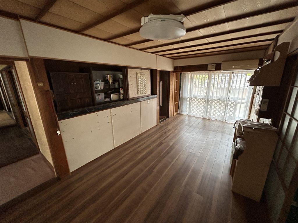 1940s wood house on a large plot in Mie