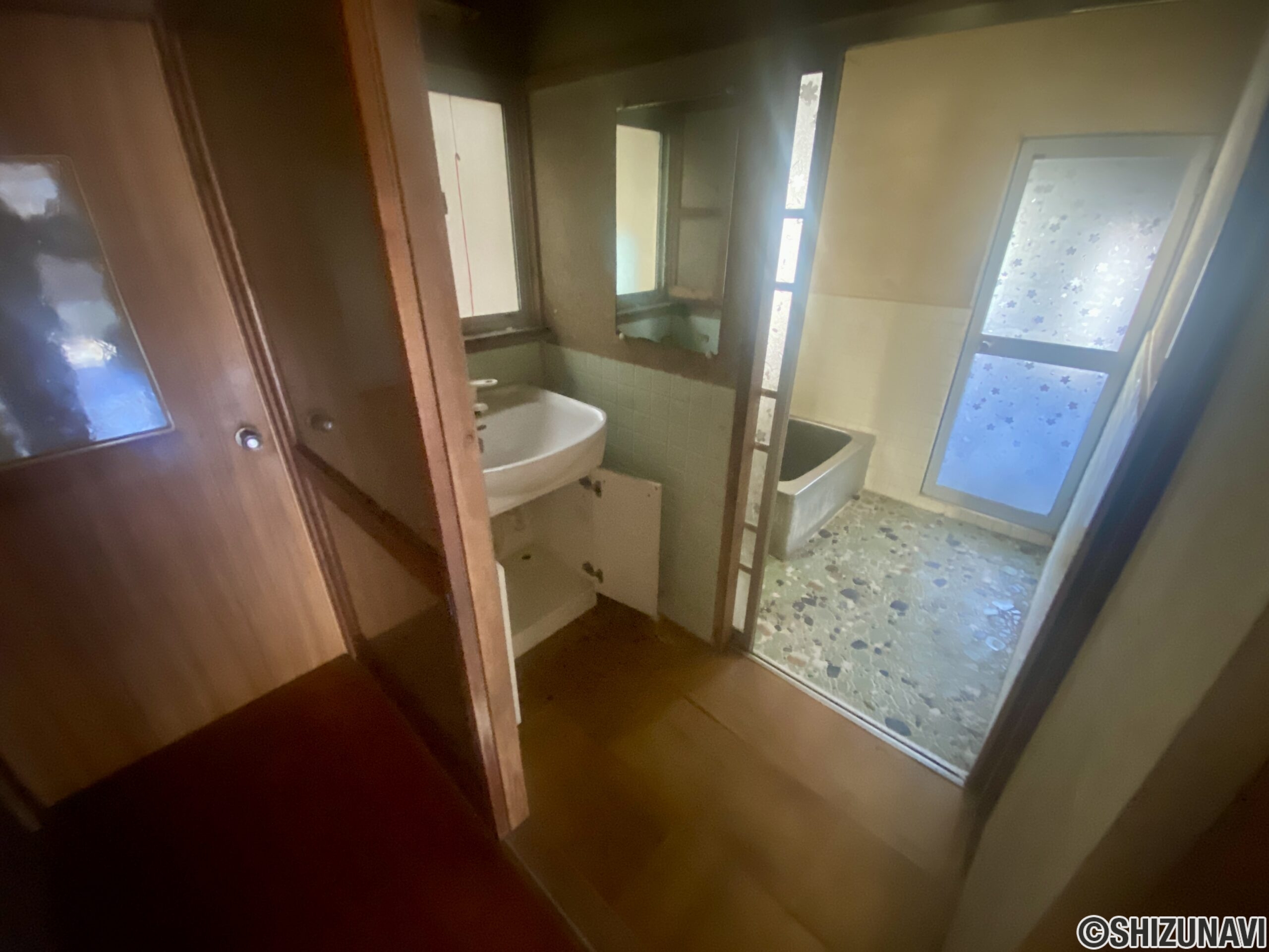 1970s wood house, 8-min walk to station, Shizuoka
