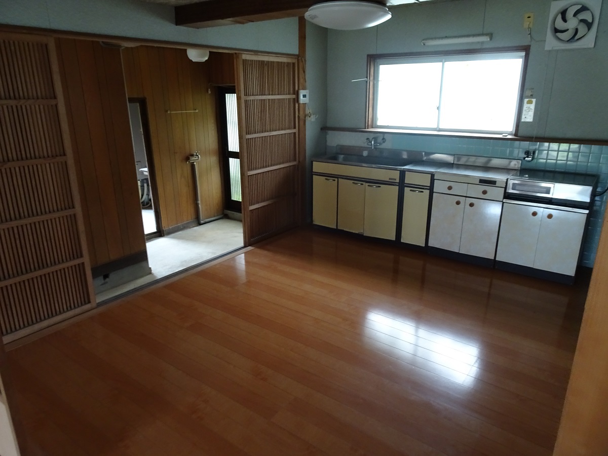 1910s wood house on a large plot in Hyogo