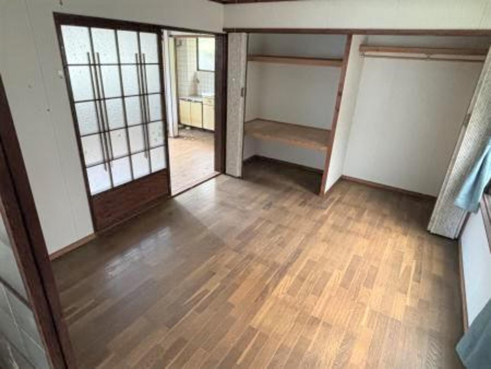 1960s wood house, 4-min walk to station, Hyogo