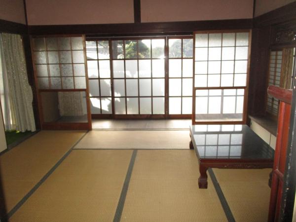 1900s wood house on a large plot in Okayama