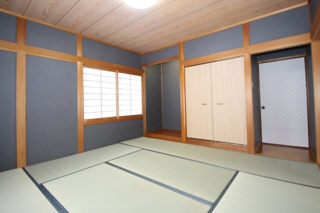 1990s wood house, 8-min walk to station, Mie