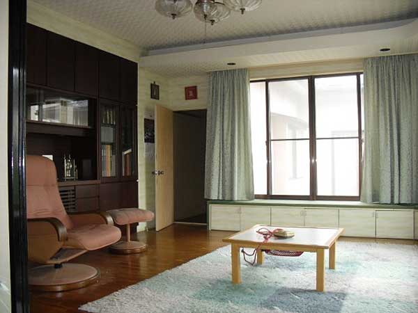 1980s wood house on a large plot in Iwate