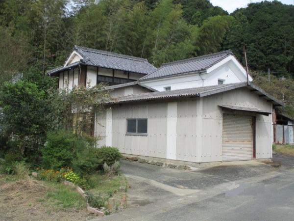 House, 14-min walk to station, Ehime