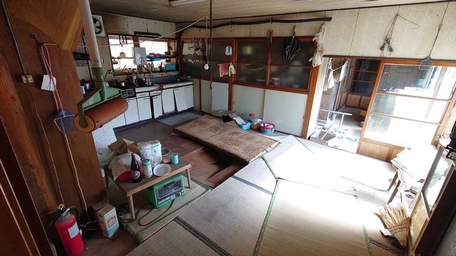 1980s wood house on a large plot in Iwate