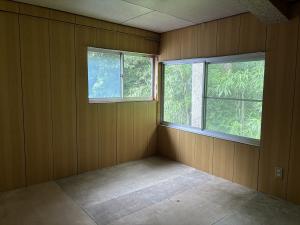 1950s wood house on a large plot in Niigata