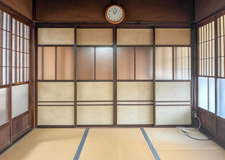 1960s wood house on a large plot in Matsusaka Kahada