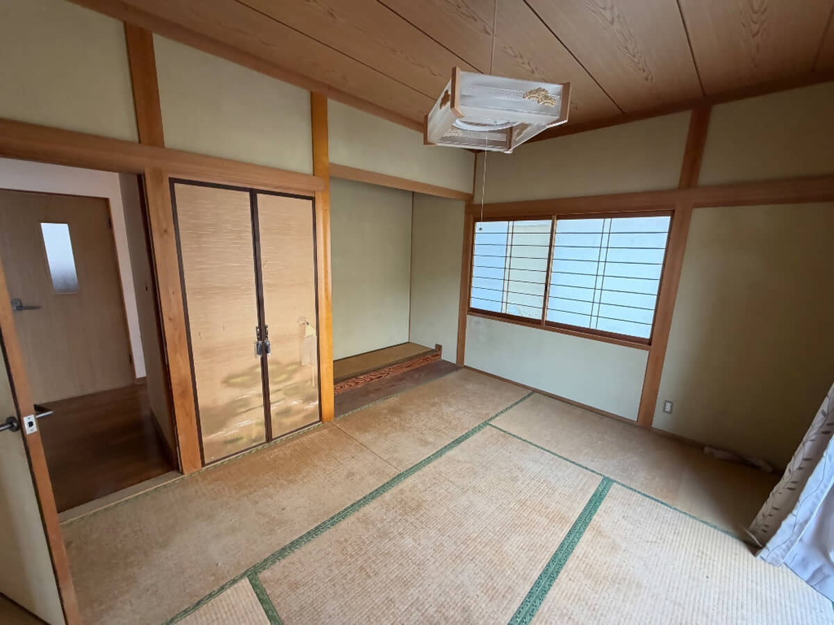 1990s wood house in Hiroshima