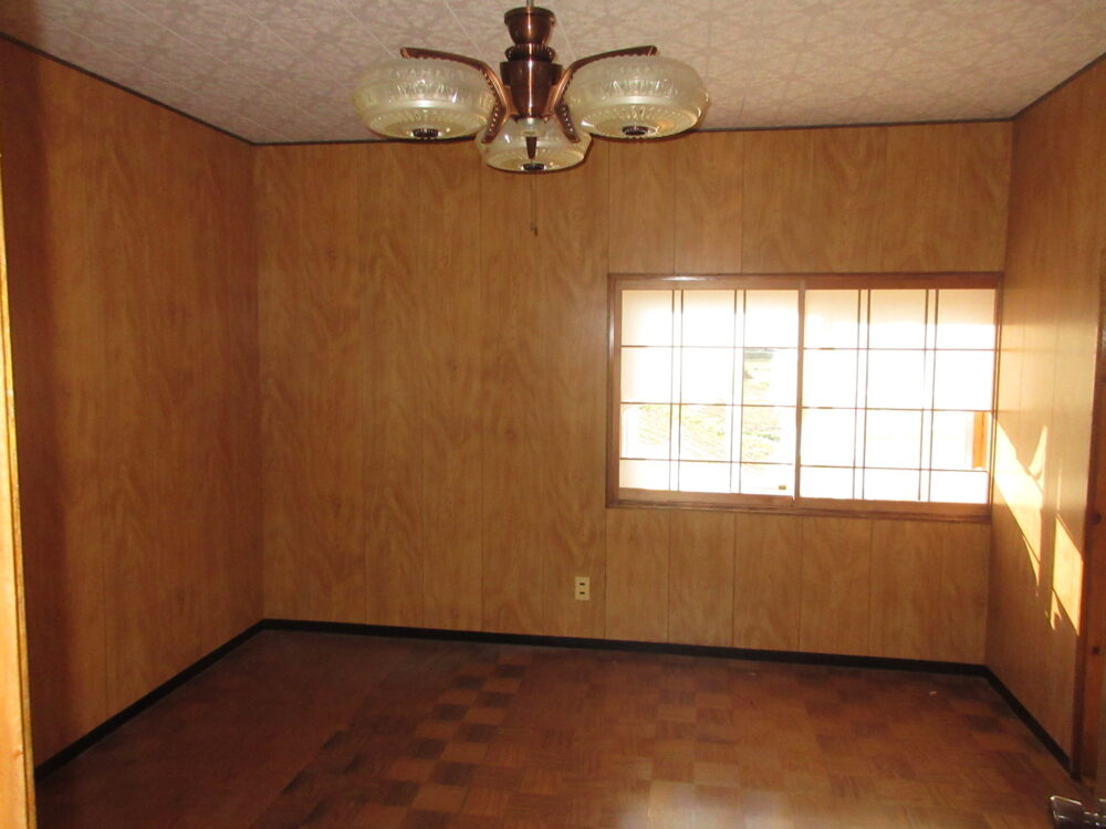 1940s wood house on a large plot in Iwate