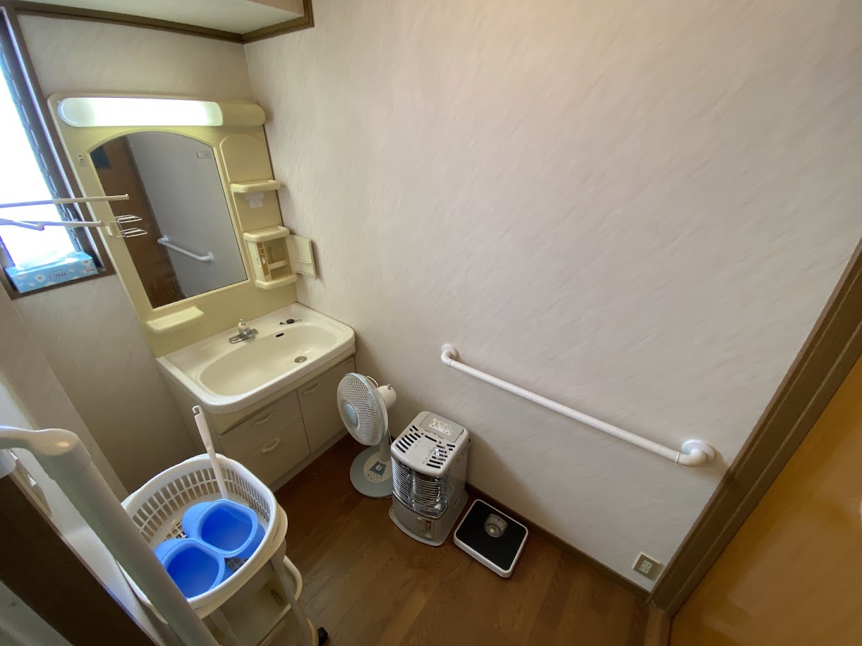 1970s wood house on a large plot in Toyama