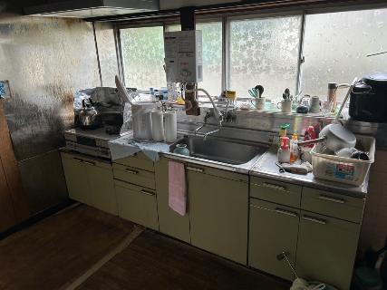 1960s wood house on a large plot in Tochigi