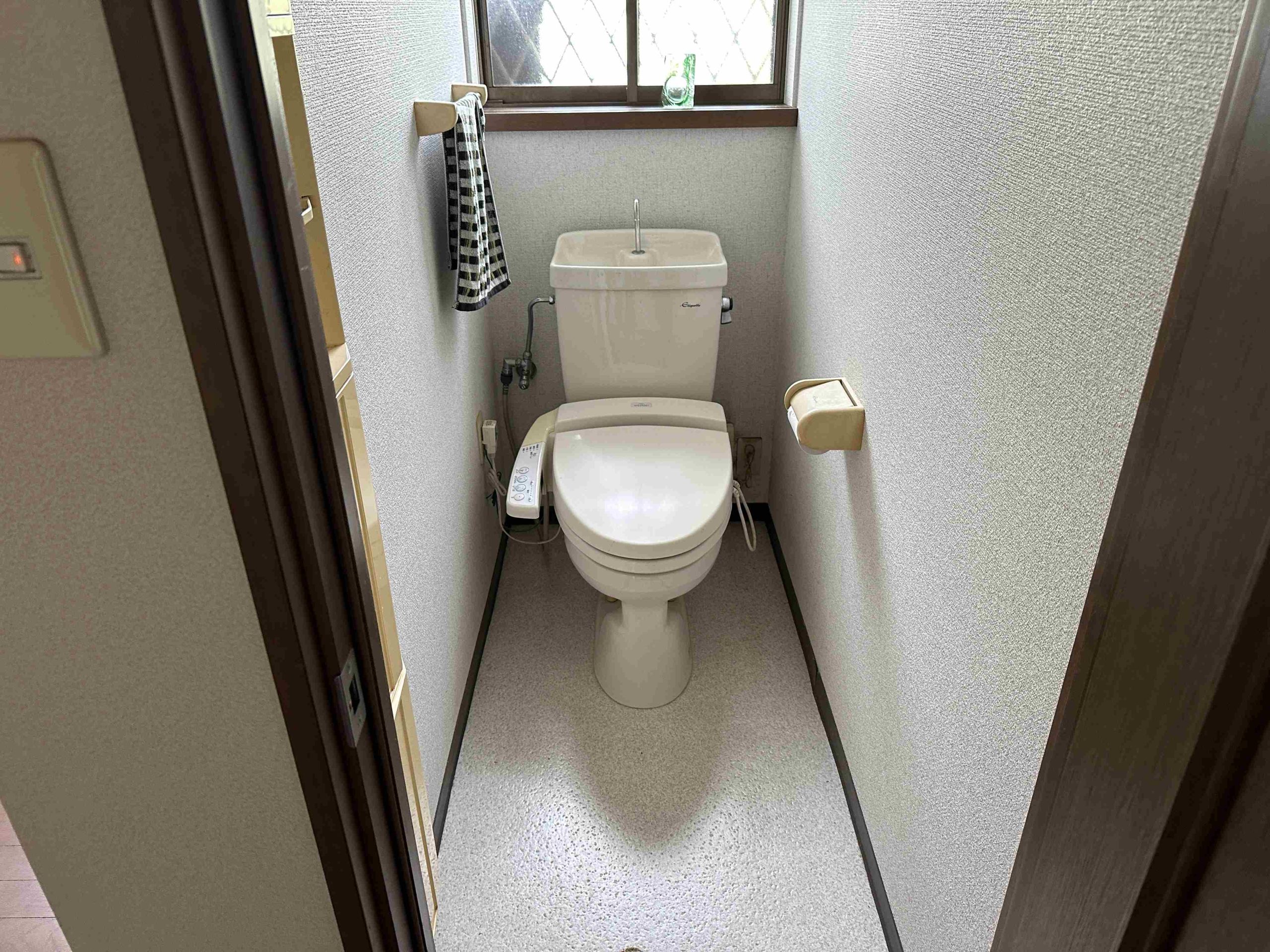 1990s wood house, 18-min walk to station, Gifu