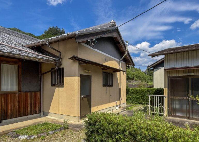 Wood house in Matsusaka Kahada