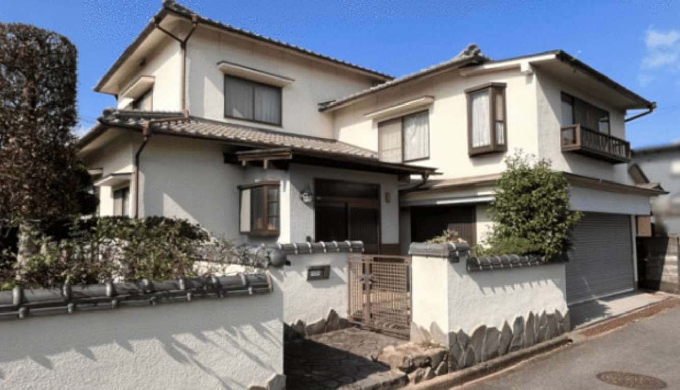 1970s wood house, 9-min walk to station, Oita