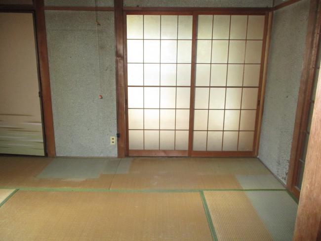 1970s wood house, 17-min walk to station, Okayama