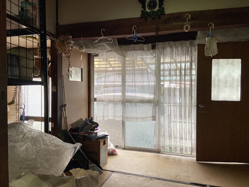 1970s wood house, 15-min walk to station, Mie