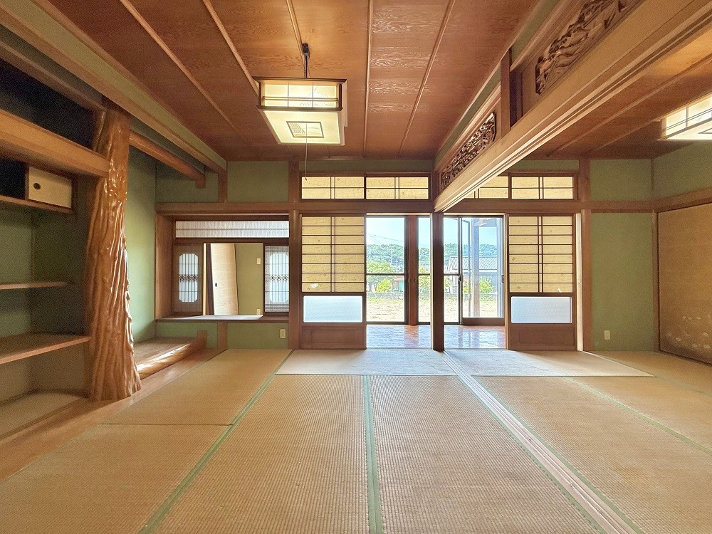 1990s wood house near the coast in Yamakawanarukawa, Ibusuki