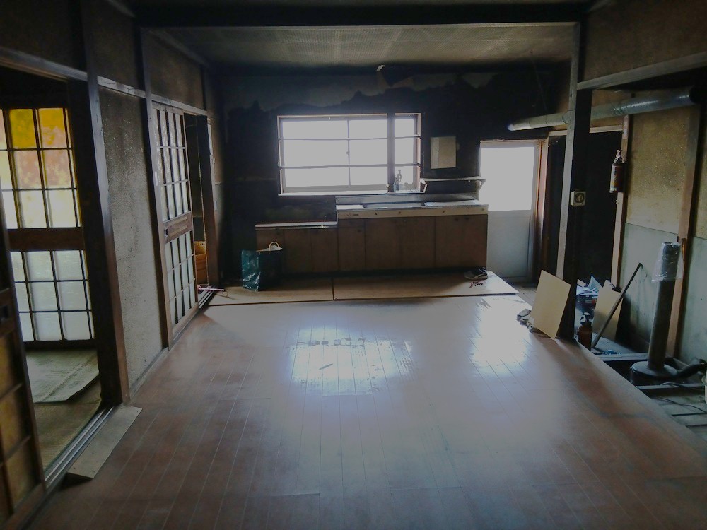 1980s wood house on a large plot in Iwate