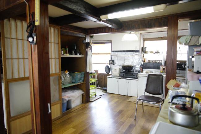 1970s wood house, 15-min walk to station, Ehime