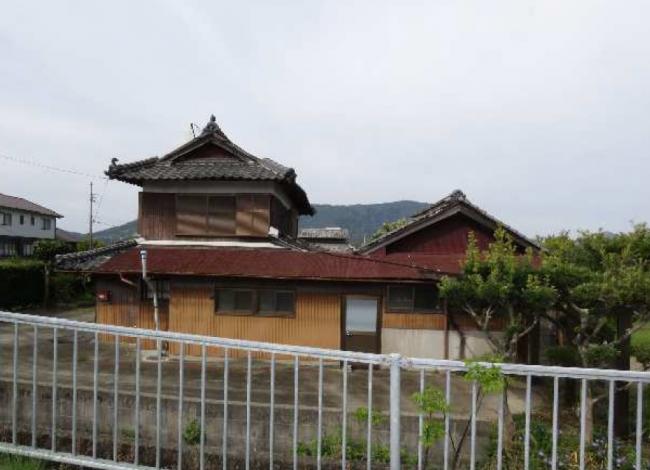 1910s wood house, 14-min walk to station, Kagawa