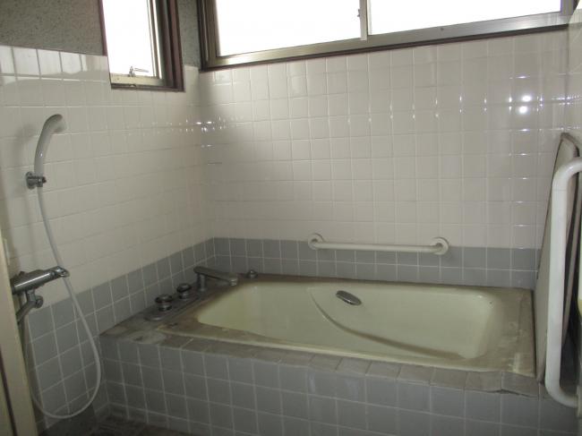 1970s wood house, 17-min walk to station, Okayama