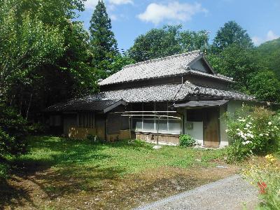 1960s wood house on a large plot in Hyogo