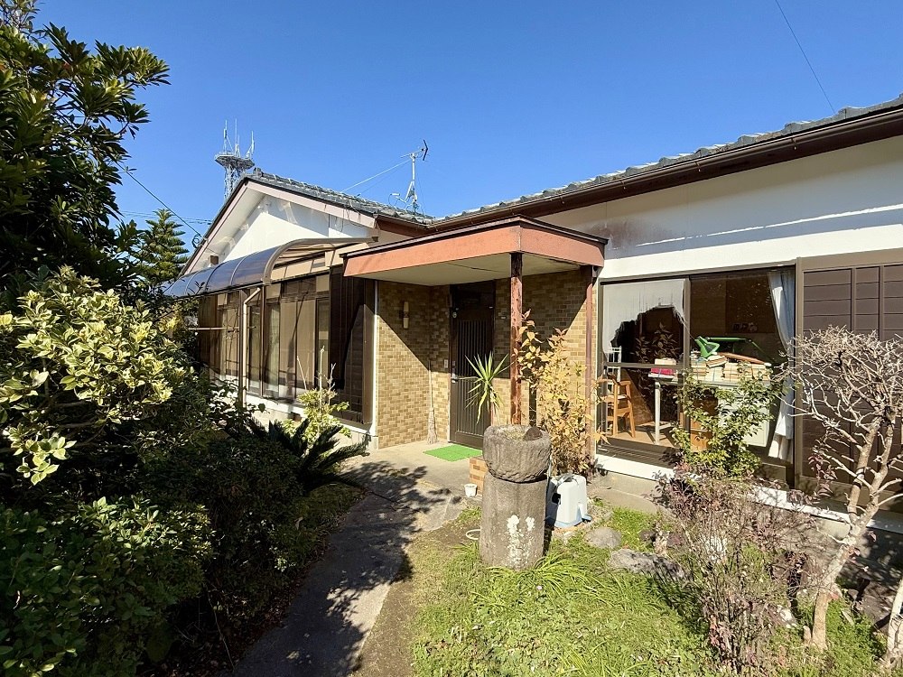 1970s wood house near the coast in Ibusuki, Kagoshima