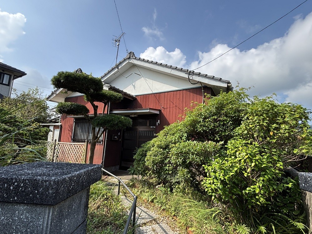 1970s wood house near the coast in Togata, Ibusuki