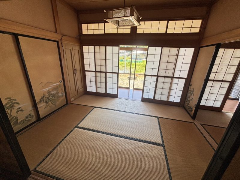 1980s wood house on a large plot in Iwate