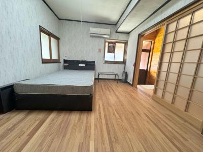 1960s wood house, 17-min walk to station, Hyogo