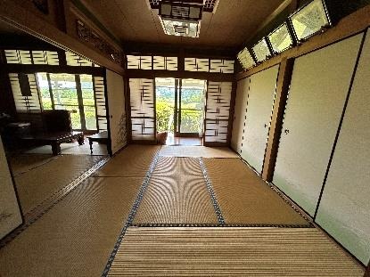 1980s wood house on a large plot in Nagano, Satsuma